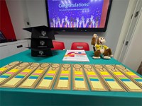 Evento de entrega de títulos Cambridge