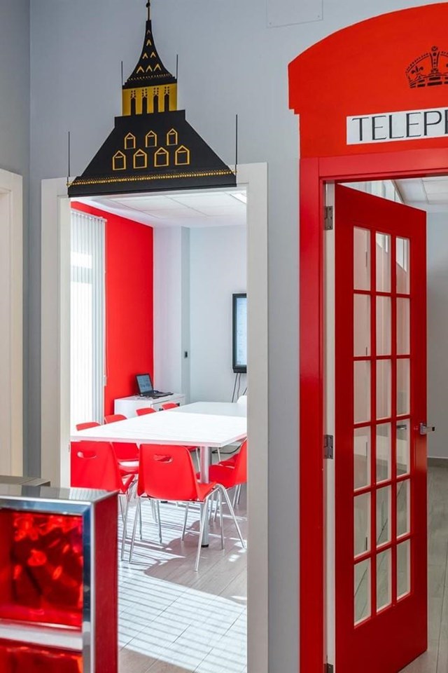 Sign up now for our Spanish for foreigners course